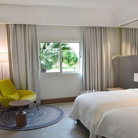 Radisson Blu Resort, Al Khobar Teluk Bulan Sabit Bagian luar foto A room at the hotel