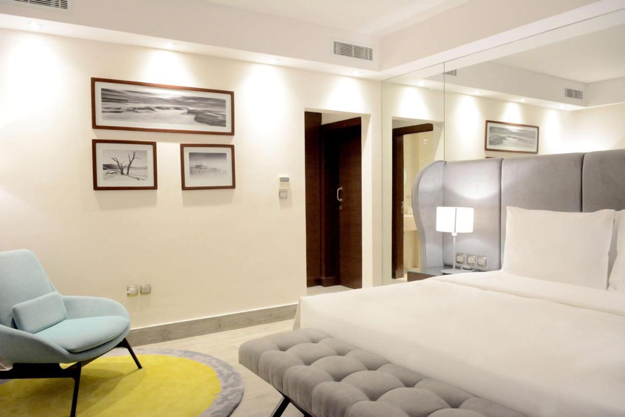 Radisson Blu Resort, Al Khobar Teluk Bulan Sabit Bagian luar foto A bedroom at the hotel