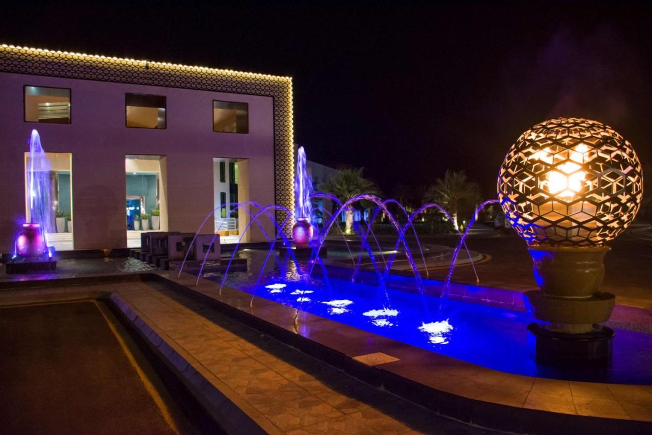 Radisson Blu Resort, Al Khobar Teluk Bulan Sabit Bagian luar foto Fountain at the hotel