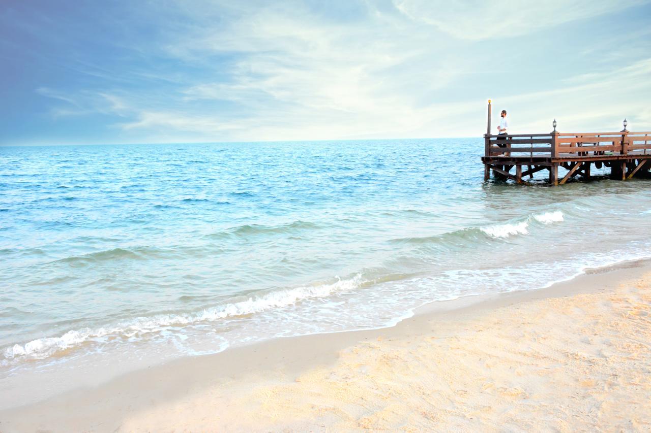 Radisson Blu Resort, Al Khobar Teluk Bulan Sabit Bagian luar foto The beach at the resort