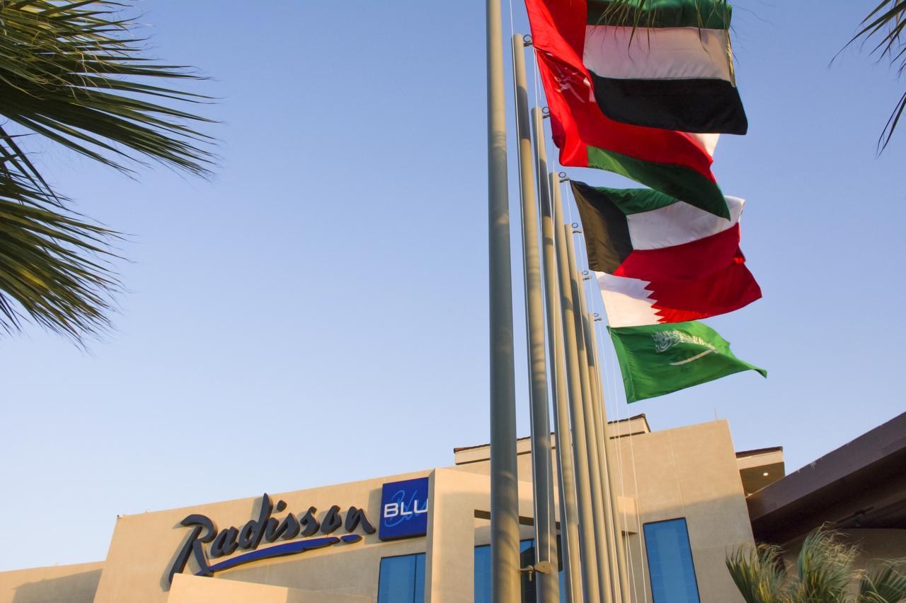 Radisson Blu Resort, Al Khobar Teluk Bulan Sabit Bagian luar foto Flags of the six Gulf Cooperation Council nations at a hotel in the United Arab Emirates