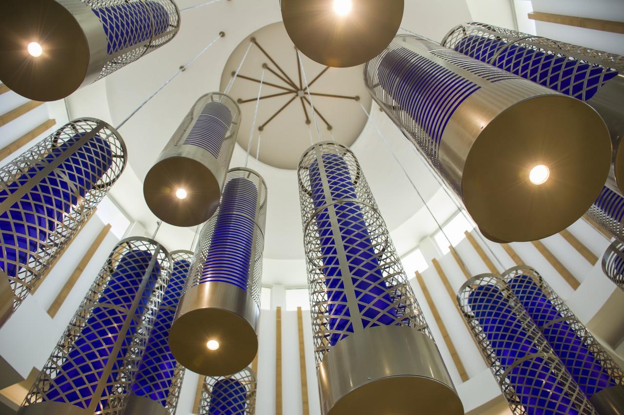 Radisson Blu Resort, Al Khobar Teluk Bulan Sabit Bagian luar foto The ceiling of the main entrance