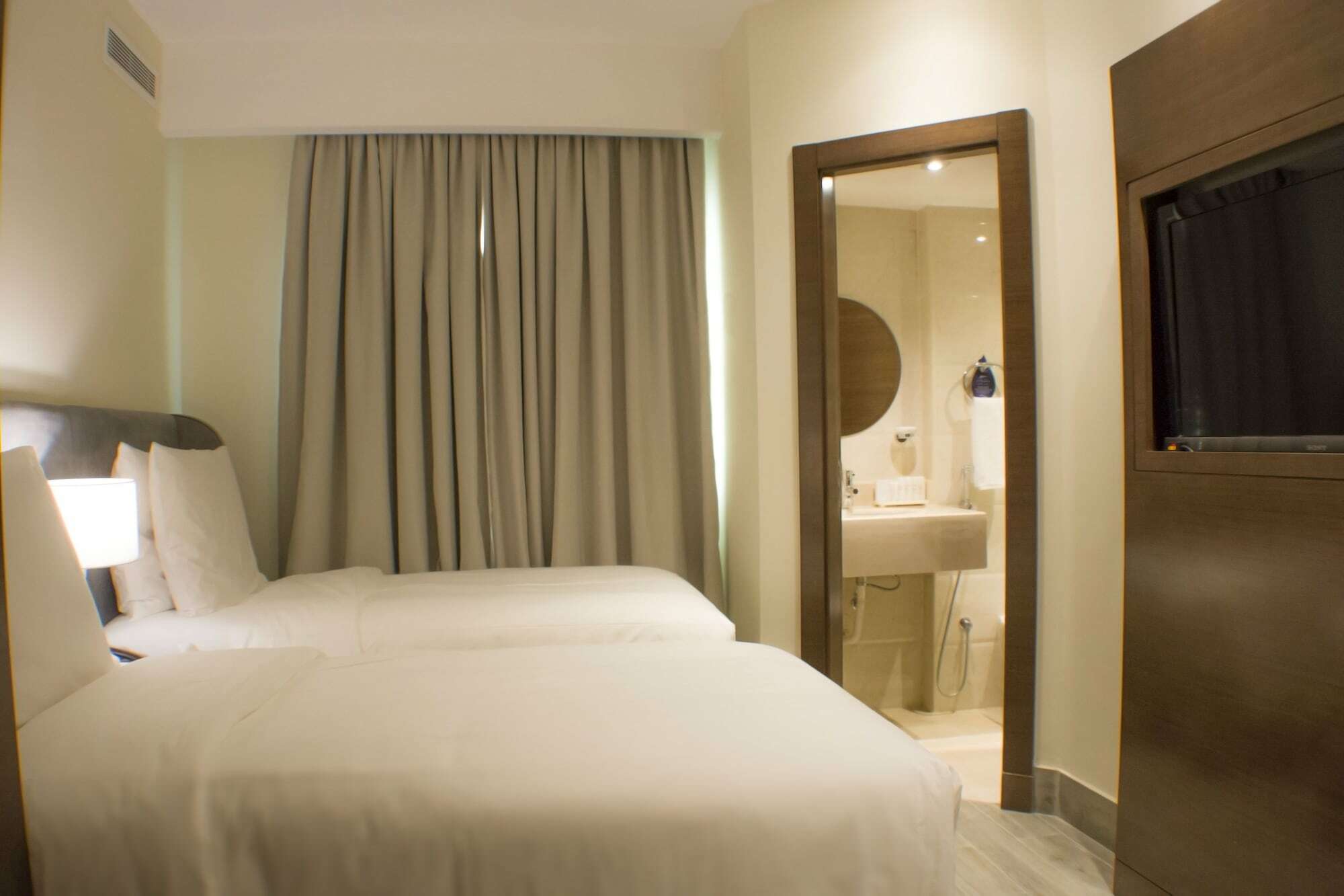 Radisson Blu Resort, Al Khobar Teluk Bulan Sabit Bagian luar foto A room at the hotel
