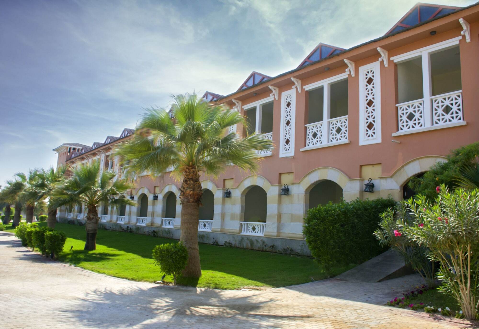 Radisson Blu Resort, Al Khobar Teluk Bulan Sabit Bagian luar foto A typical hotel in Antalya