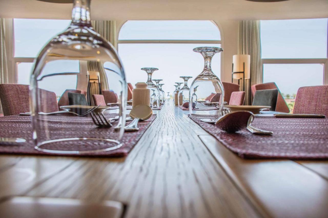 Radisson Blu Resort, Al Khobar Teluk Bulan Sabit Bagian luar foto Restaurant