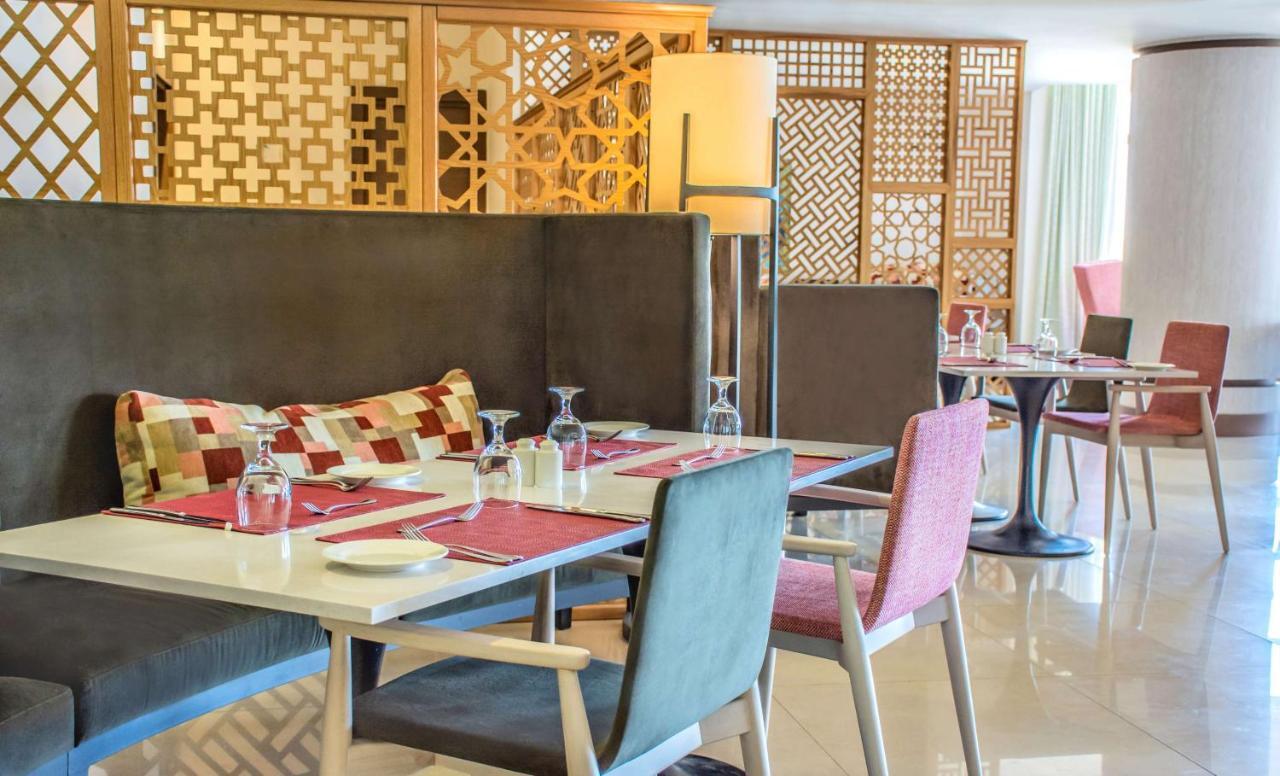 Radisson Blu Resort, Al Khobar Teluk Bulan Sabit Bagian luar foto The restaurant