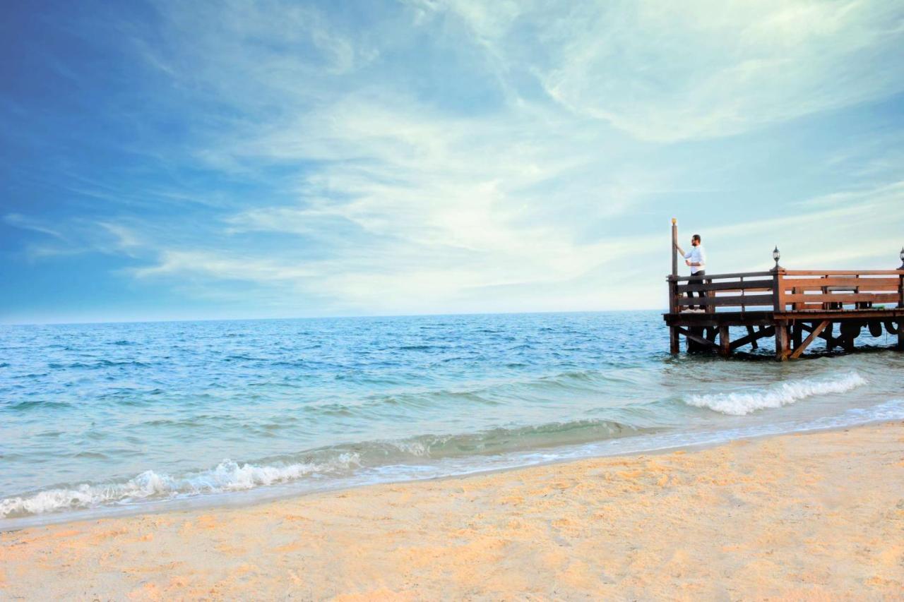 Radisson Blu Resort, Al Khobar Teluk Bulan Sabit Bagian luar foto A beach in Shenzhen
