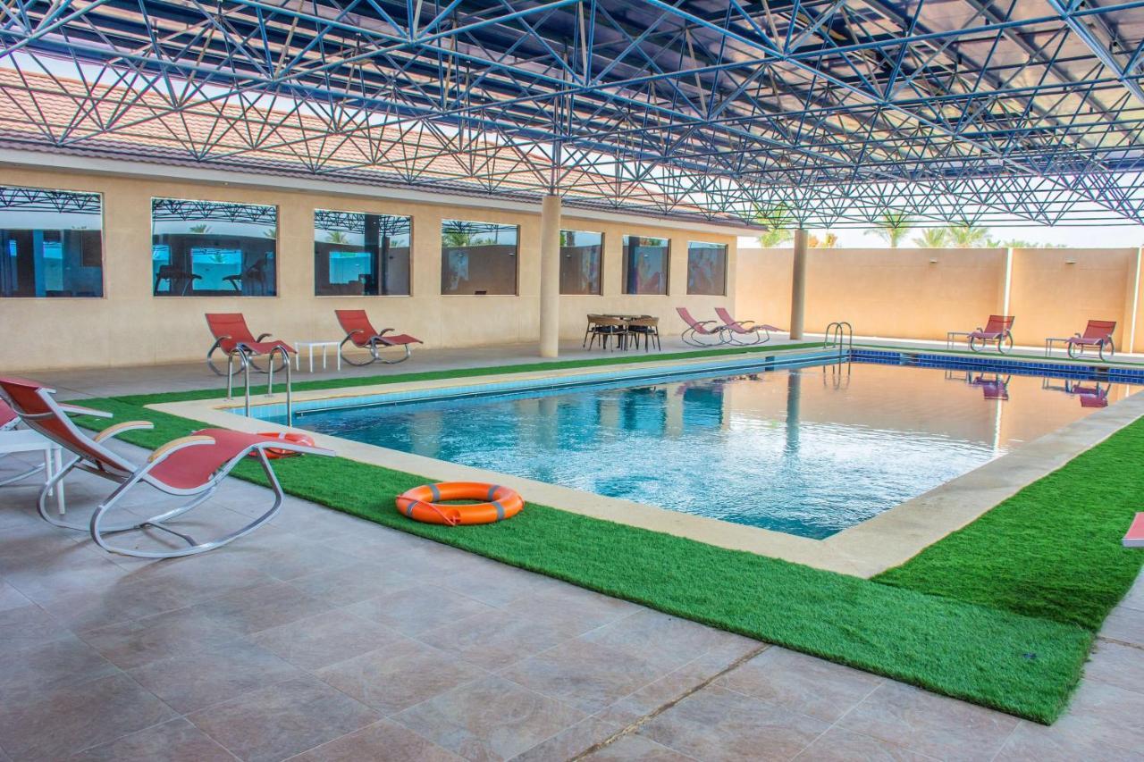 Radisson Blu Resort, Al Khobar Teluk Bulan Sabit Bagian luar foto Swimming pool at the hotel