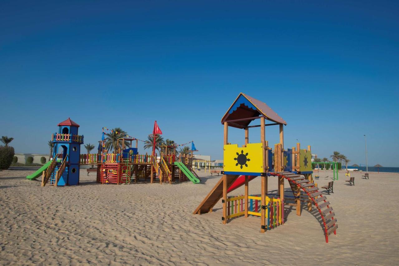 Radisson Blu Resort, Al Khobar Teluk Bulan Sabit Bagian luar foto Playground at the beach
