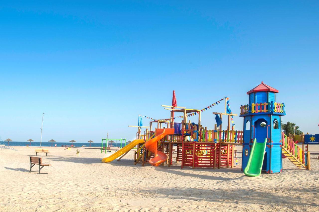 Radisson Blu Resort, Al Khobar Teluk Bulan Sabit Bagian luar foto Playground on the beach